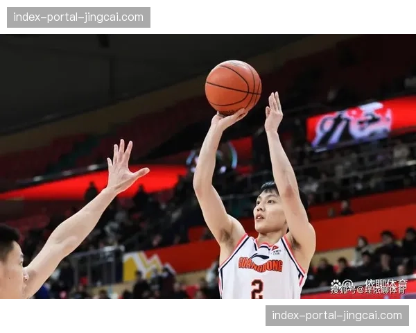 CBA公司5月宣布试行新规：最后两分钟定位球犯规将追加录像回看